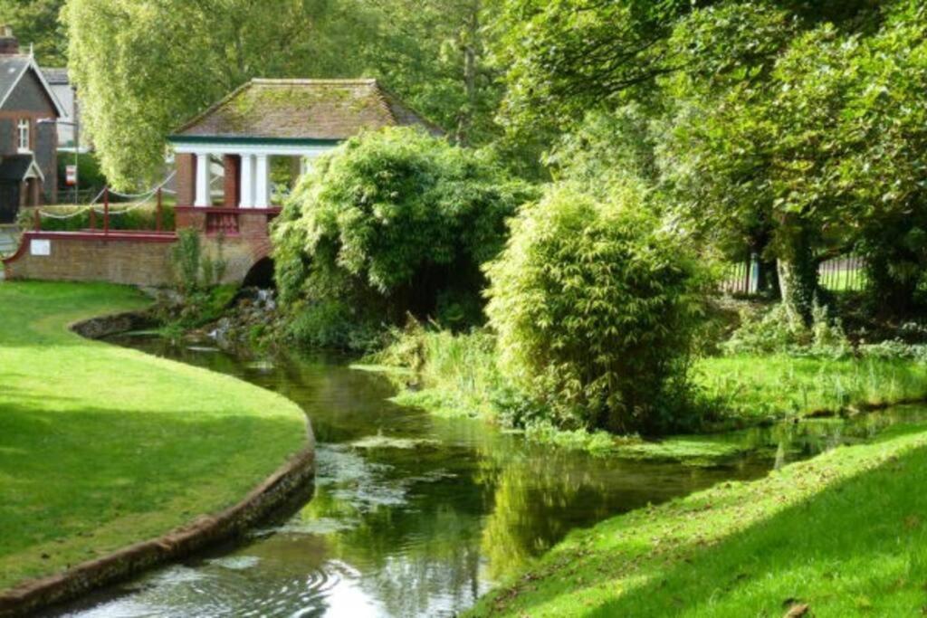 Woodman'S Cottage Temple Ewell Exterior foto